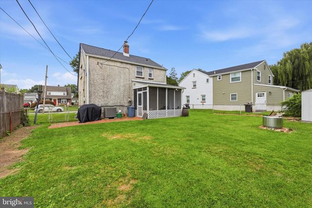 864 QUAINT ST, Secane, PA 19018