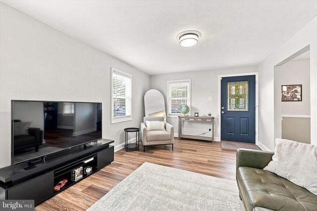864 QUAINT ST, Secane, PA 19018