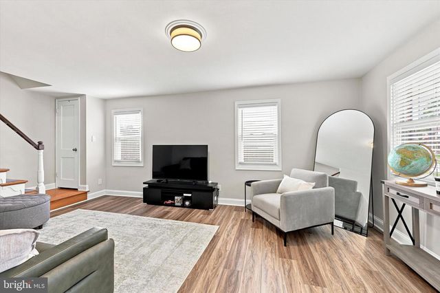864 QUAINT ST, Secane, PA 19018