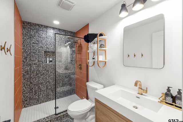 303 Palo Duro St, Scroggins, TX 75480