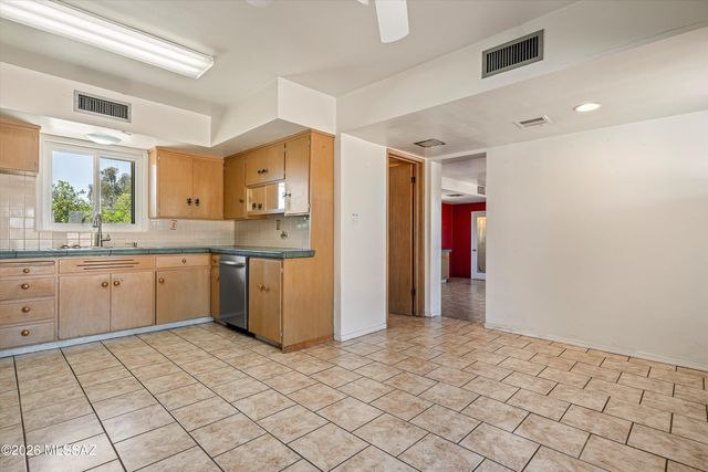 9240 E Sierra Street, Tucson, AZ 85710
