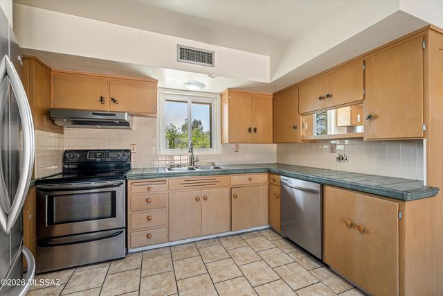 9240 E Sierra Street, Tucson, AZ 85710