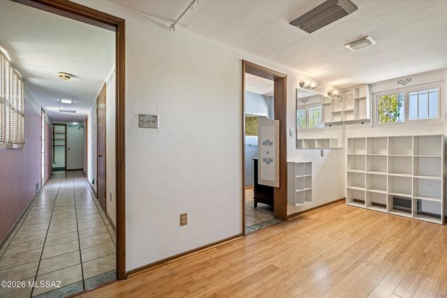 9240 E Sierra Street, Tucson, AZ 85710