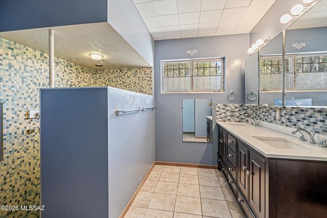 9240 E Sierra Street, Tucson, AZ 85710