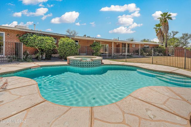 9240 E Sierra Street, Tucson, AZ 85710