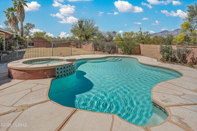 9240 E Sierra Street, Tucson, AZ 85710