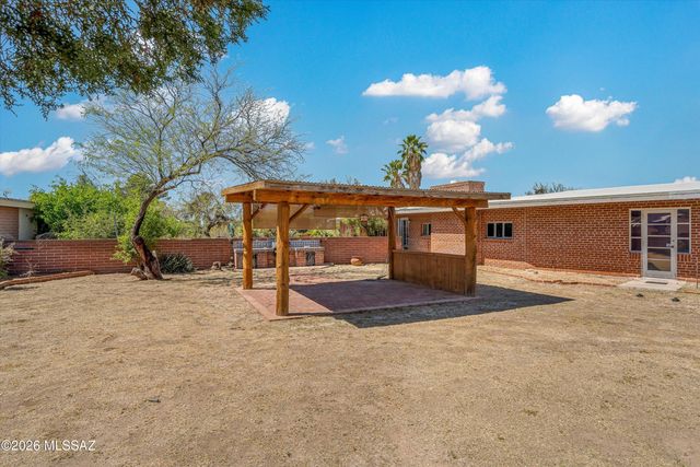 9240 E Sierra Street, Tucson, AZ 85710