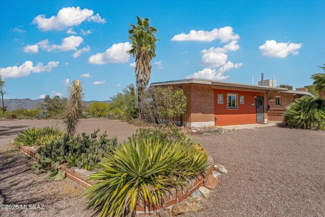 9240 E Sierra Street, Tucson, AZ 85710