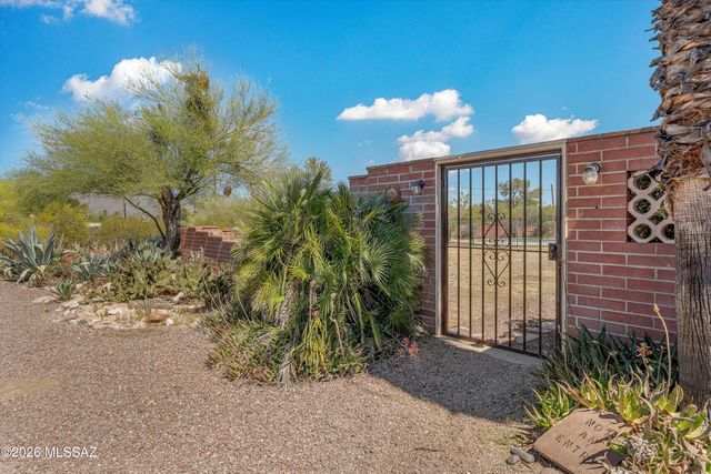 9240 E Sierra Street, Tucson, AZ 85710