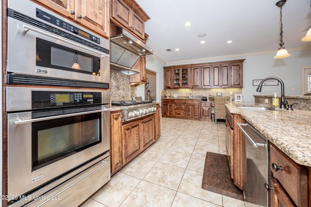 2119 Whitney Oaks Drive, Ocean Springs, MS 39564