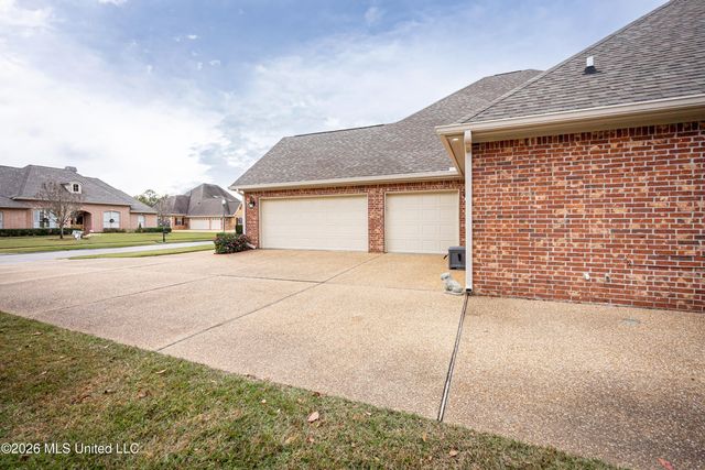 2119 Whitney Oaks Drive, Ocean Springs, MS 39564