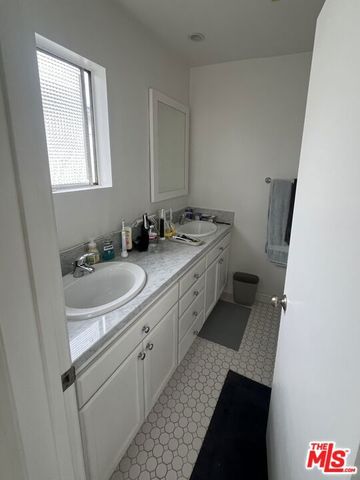 11937 Darlington Avenue 1, Los Angeles, CA 90049