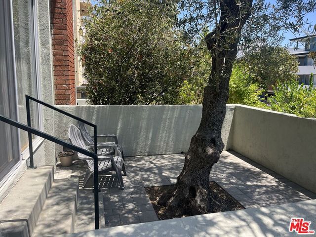 11937 Darlington Avenue 1, Los Angeles, CA 90049