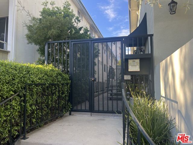 11937 Darlington Avenue 1, Los Angeles, CA 90049