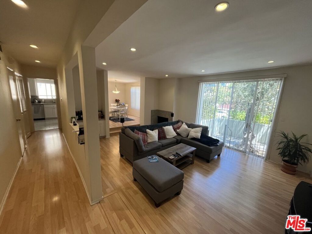 11937 Darlington Avenue 1, Los Angeles, CA 90049