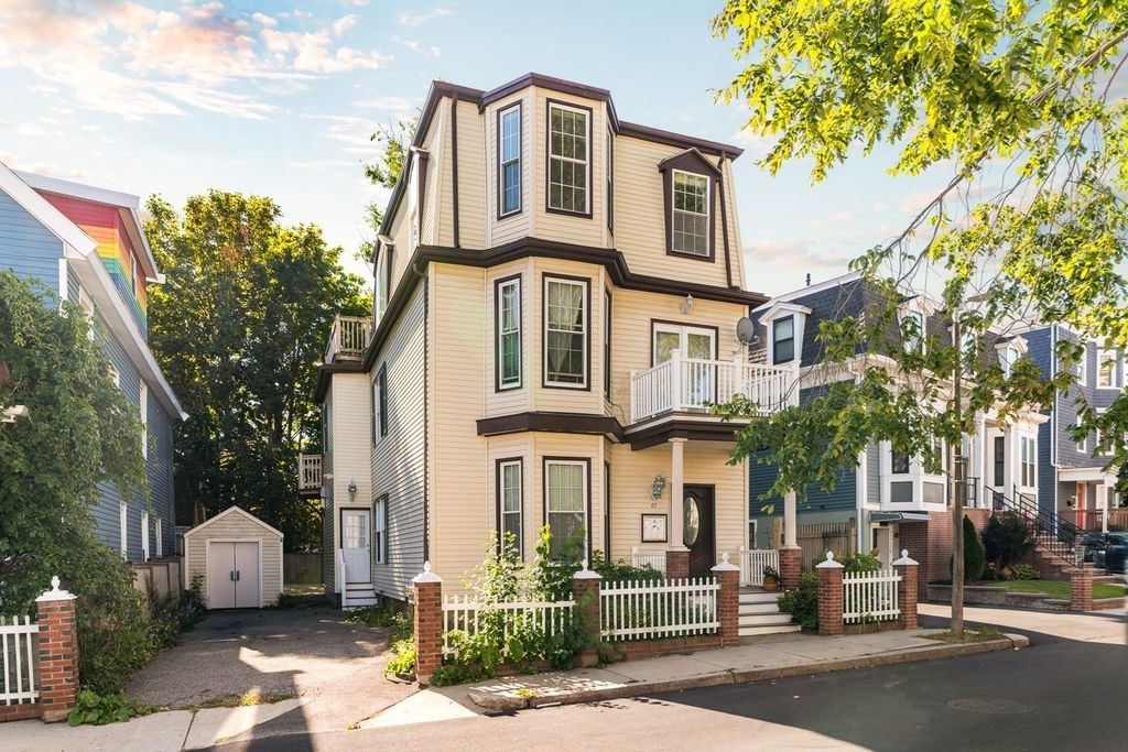 47 Moseley St 3, Boston, MA 02125