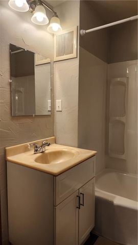 607 Olive Ln, Ambridge, PA 15003