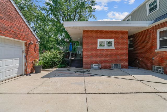 7725 State Line Avenue, Munster, IN 46321