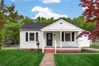 8 E Commodore DR, Newport News, VA 23608