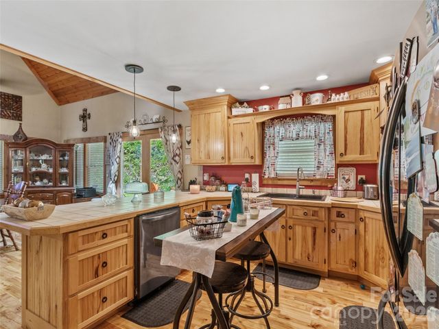 80 Ferguson Lane, Bakersville, NC 28705