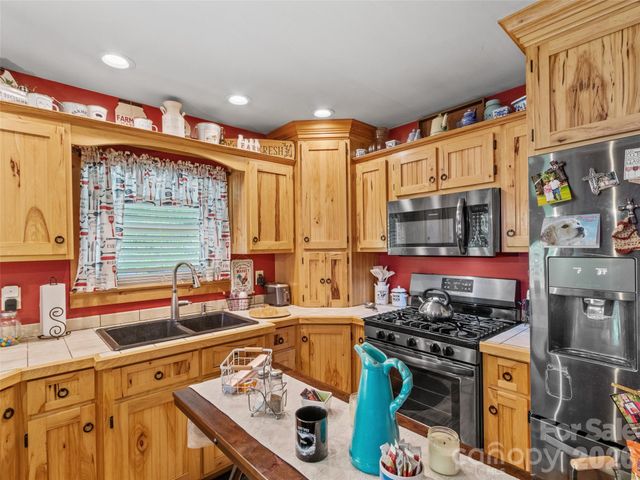 80 Ferguson Lane, Bakersville, NC 28705