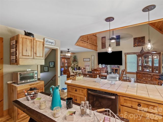 80 Ferguson Lane, Bakersville, NC 28705