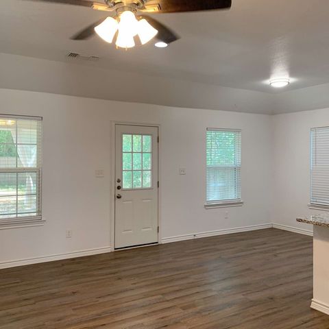 1406 W Sears Street, Denison, TX 75020