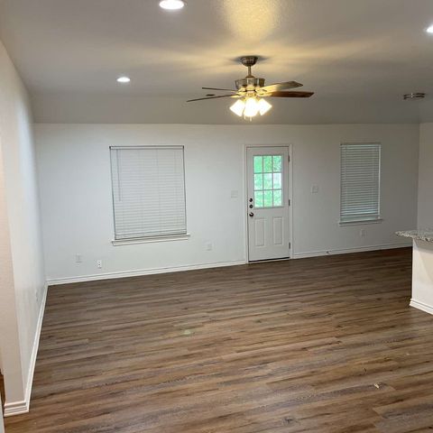 1406 W Sears Street, Denison, TX 75020