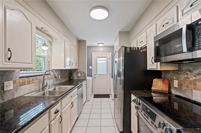 22 Hideaway Drive, Friendswood, TX 77546