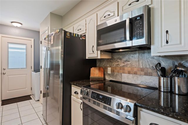 22 Hideaway Drive, Friendswood, TX 77546