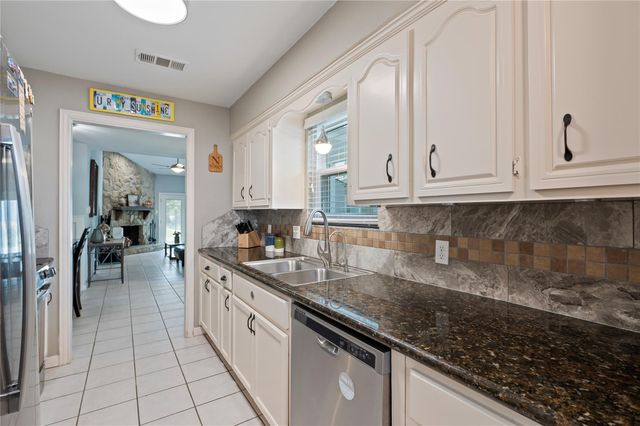 22 Hideaway Drive, Friendswood, TX 77546