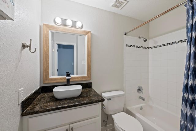 22 Hideaway Drive, Friendswood, TX 77546