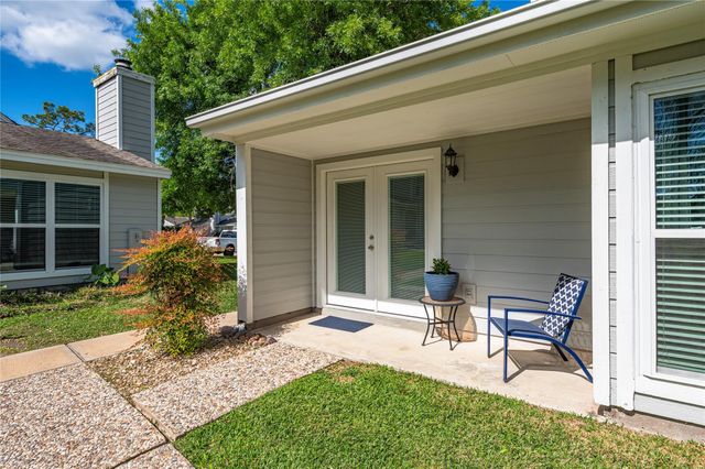 22 Hideaway Drive, Friendswood, TX 77546