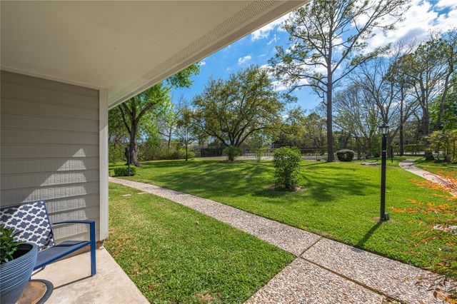 22 Hideaway Drive, Friendswood, TX 77546