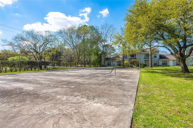 22 Hideaway Drive, Friendswood, TX 77546