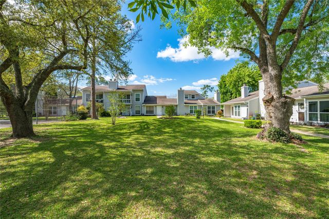 22 Hideaway Drive, Friendswood, TX 77546