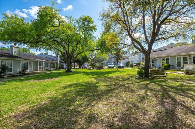 22 Hideaway Drive, Friendswood, TX 77546