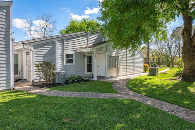 22 Hideaway Drive, Friendswood, TX 77546