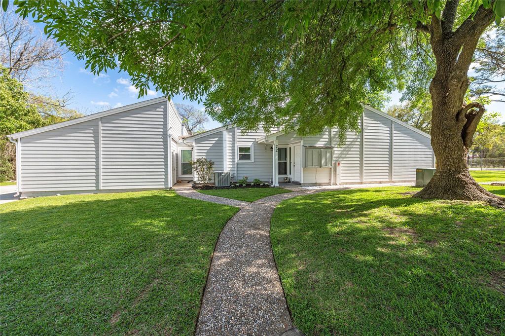 22 Hideaway Drive, Friendswood, TX 77546