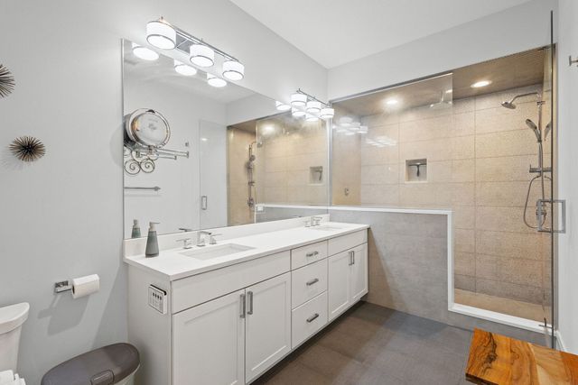 5748 N Hermitage Avenue 106, Chicago, IL 60660