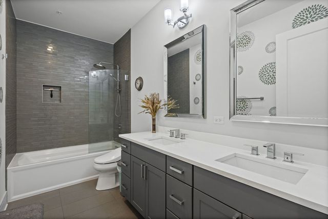 5748 N Hermitage Avenue 106, Chicago, IL 60660