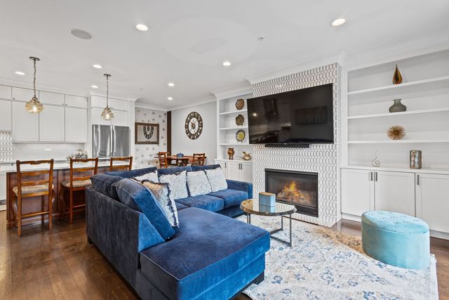 5748 N Hermitage Avenue 106, Chicago, IL 60660