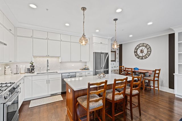 5748 N Hermitage Avenue 106, Chicago, IL 60660