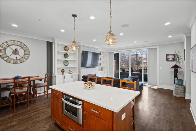 5748 N Hermitage Avenue 106, Chicago, IL 60660