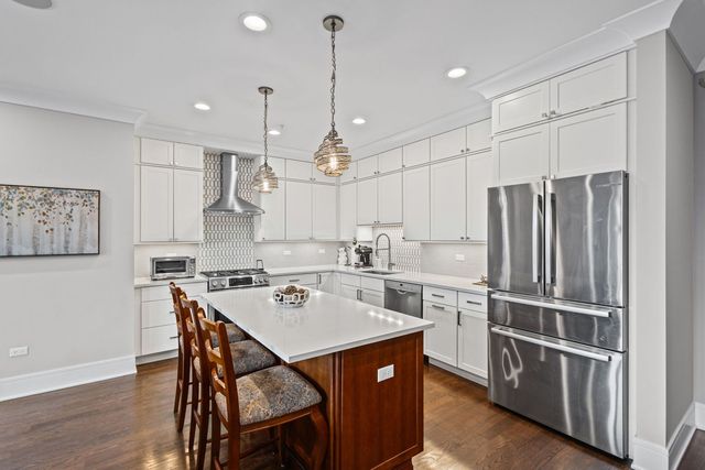 5748 N Hermitage Avenue 106, Chicago, IL 60660