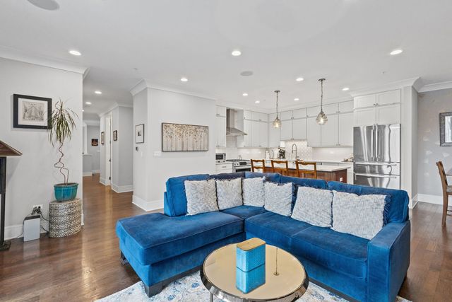 5748 N Hermitage Avenue 106, Chicago, IL 60660