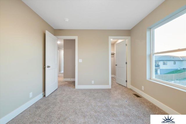 6914 Flint Drive, Papillion, NE 68046