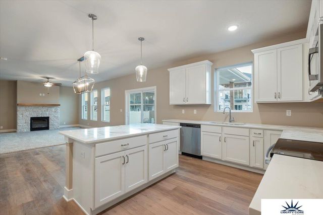6914 Flint Drive, Papillion, NE 68046