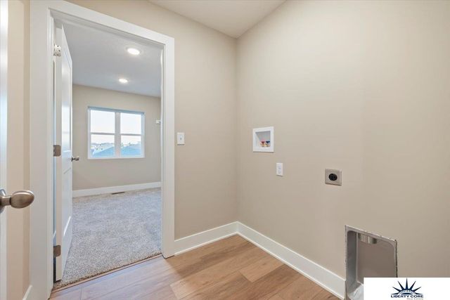 6914 Flint Drive, Papillion, NE 68046