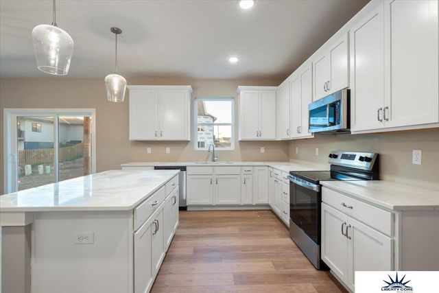 6914 Flint Drive, Papillion, NE 68046